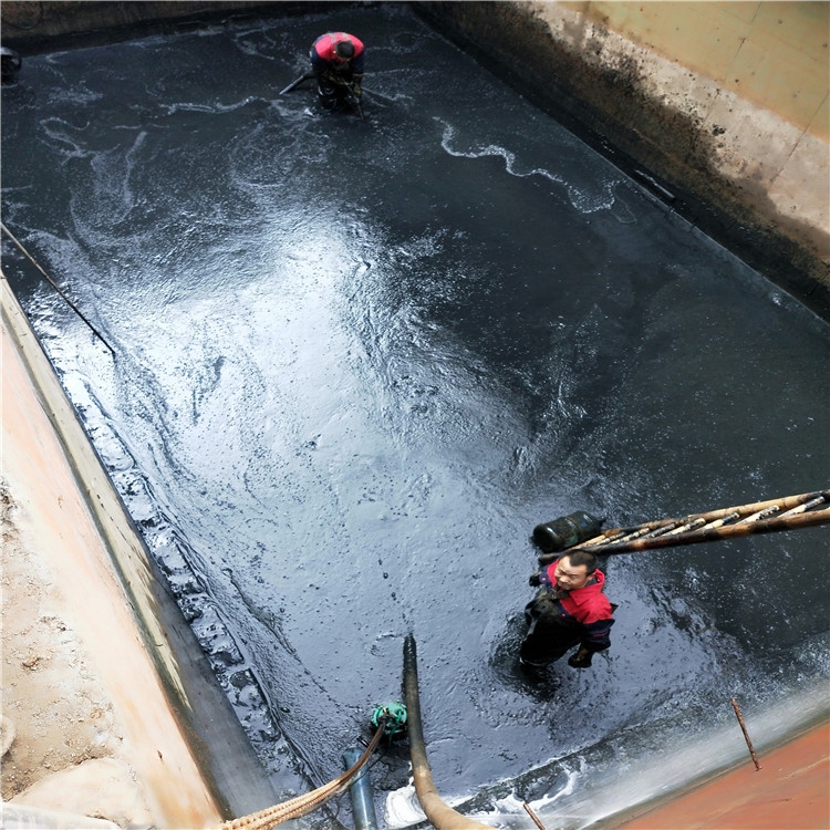 白鹭湖管理区废水池清理