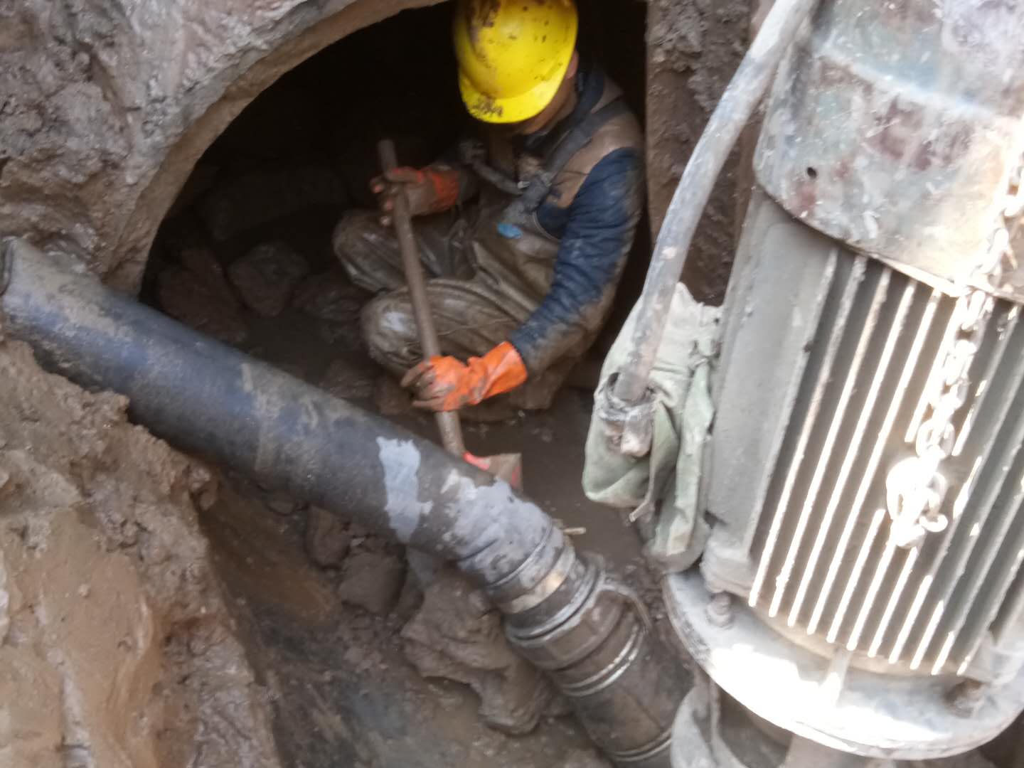 白鹭湖管理区管道清淤