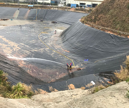 白鹭湖管理区废水池清理