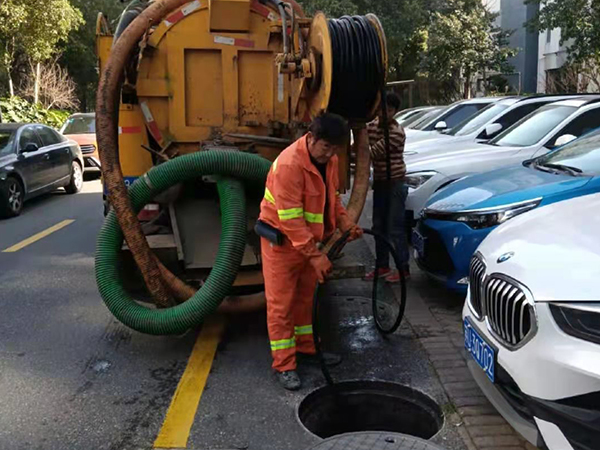 白鹭湖管理区排污管道清淤